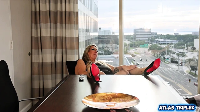 Sürtük hemşireler azgın doktor tarafından sikiliyor çifte özellik