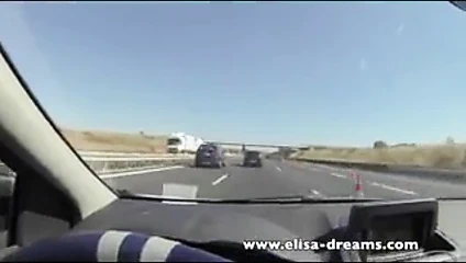 Kamuoyunda yanıp sönen ve arabada seks.