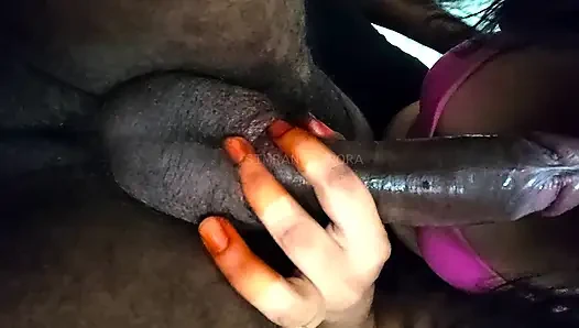 Üvey kız kardeş üvey erkek kardeşini ağzına alıyor