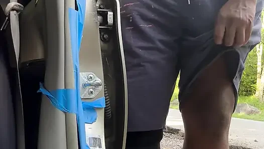 Ayakta ve takılıp duruyor