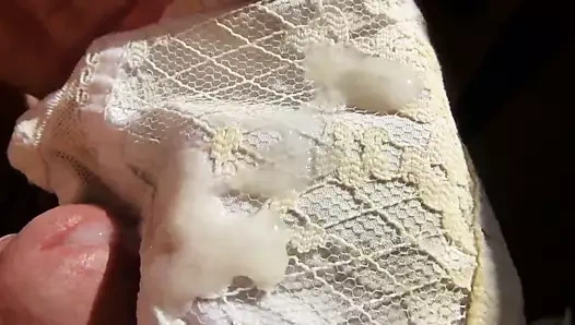 Cum üzerinde sutyen