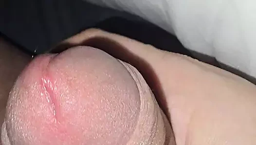 Lezbiyen üvey anne üvey oğlunun taşaklarını alıyor ve sikini sıvazlıyor