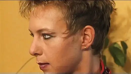 Sarışın olgun Alman bdsm ffm'de oyuncaklarla paylaşılıyor