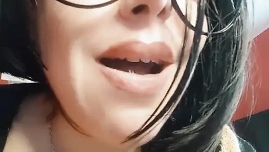 Bu dev kadın gerçekten güzel ve sadist, direnmek imkansız