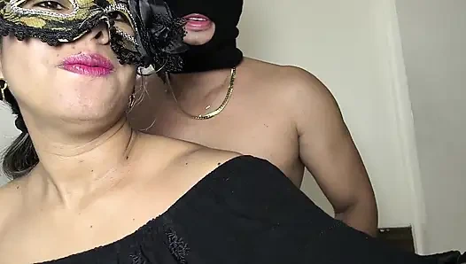 Sadakatsiz üvey baba üvey kızını götten sikiyor ve ağzına boşalana kadar iyi bir sakso istiyor