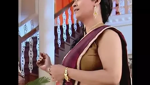 Teyze kolsuz üst seksi vücut ile