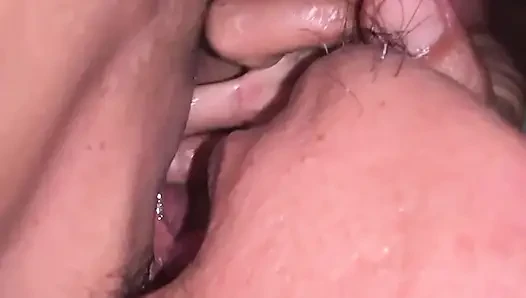 Güzel bir baldızın güzel vücudunun tadını çıkarıyor