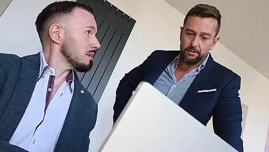 Kırmızı renkte sayılar - boşluğu doldurmak