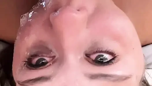 Üvey baba üvey kızı sikiyor