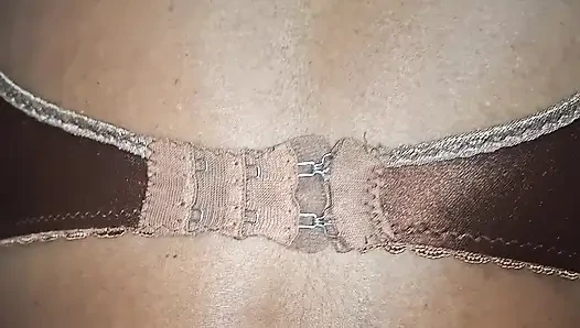 Kırmızı elbiseli Asyalı güzellik