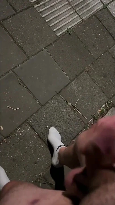 Sokakta kamusal alanda penis göstermek