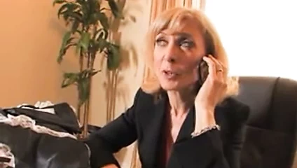 hizmetçi olarak Nina hartley