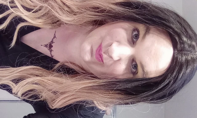 Çoklu görev yapay penisimi ve kendimi okşuyorum