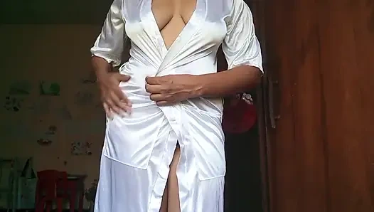 Sri Lankalı öğretmen Anne odasında tek başına