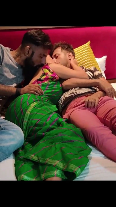 Yaarana, full film, tina nandi yüksek profilli bir kız olarak iki arkadaşıyla eğlendi. | Klip 2