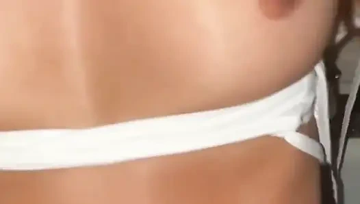 Aile Partisi Sırasında Minik Genç Üvey Kız Kardeşini Sikiyor