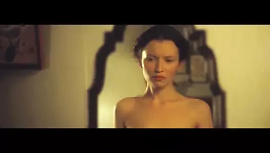 Emily, Şubat ayında yazın esmerleşiyor