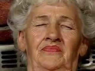 Burada boşalan anneanne