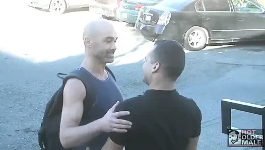 Üst Nick ve Tony'de erkekler