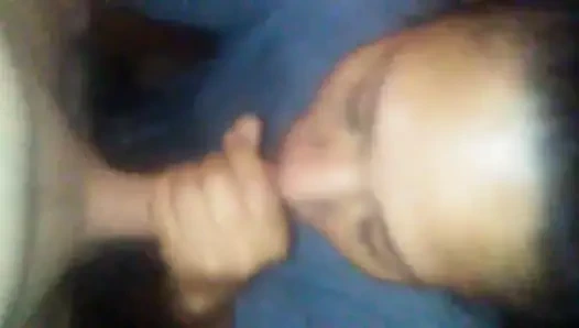 Stickyslut : üçüncü kırlangıç ​​için horoz emme