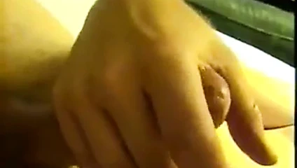 İri güzel kadın yarak emiyor