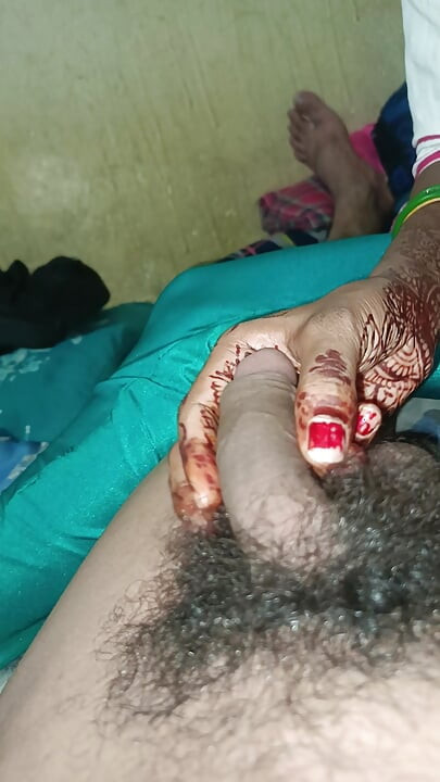 Padosan bhabhi ko mast lund chusa kar ghodi banakar gand maarte huye munh mein Pani dal Diya