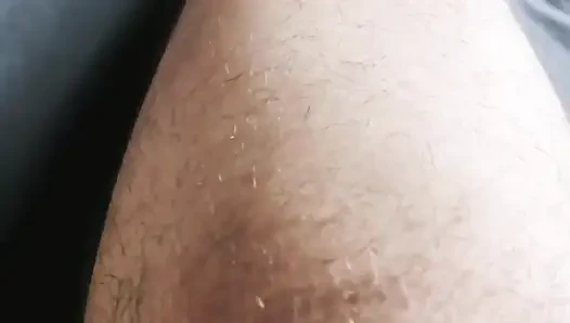 Tamamen doğal bacakla azdırıyor kıllı ve şehvetli