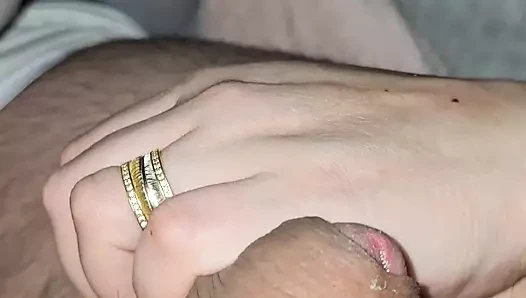 Üvey anne üvey oğlunun küçük yarağının üstüne 31 çekiyor