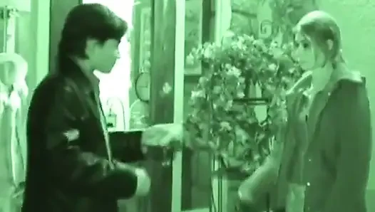 Mathilde'in sikişmek için acil bir dürtüsü var!