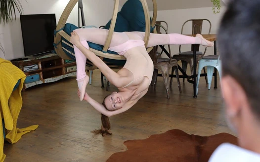 Üvey babasının yarağına boşalıyor