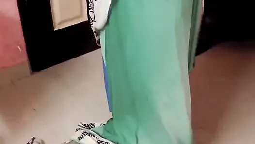 Hintli tamil evli kadın Renu ıslak çıplak vücut havlusu kuru ve yavaş sari pansumanla azdırıyor! Indianhotwifex