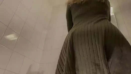 Sluttyshanna ile tuvalette sikişiyor