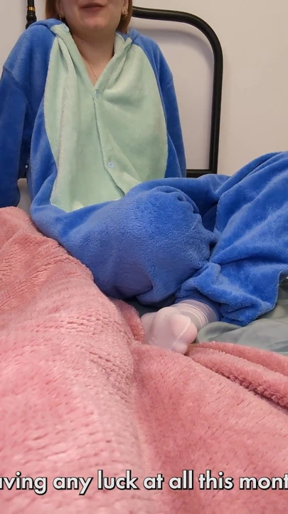 Oda arkadaşım onu sikmemi istedi. Edepsiz konuşma