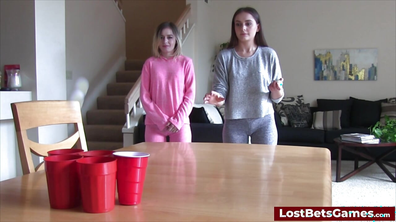 Striptiz pong seksi bir oyun hızla sertleşiyor