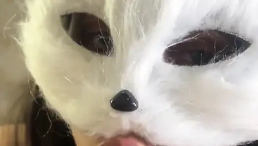 Bugün süt isteyen yaramaz bir kedi yavrusuyum