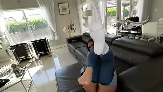 Ateşli kurye kızı sikiyorum ve bana öğle yemeğimi getirdiği için onu tam nelson'a sokuyorum, dölümle ona ateşli bir öğle yemeği servis ediyorum!