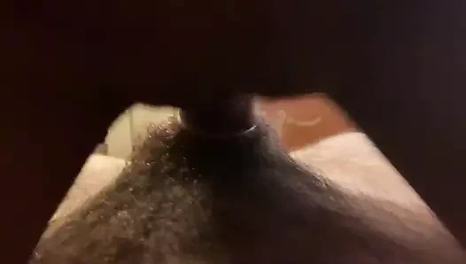 Bir otel odasında büyük göğüslü kız