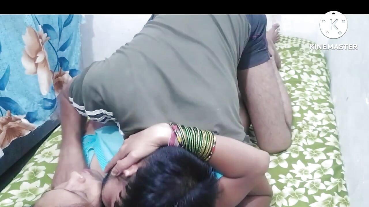 Çok sevimli seksi akıllı ev hanımı ve çok sevimli seksi kız