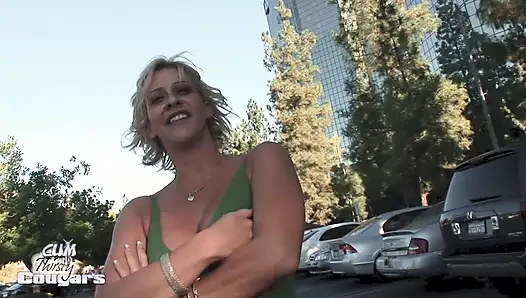 Phyllisha Anne Spreads Her MILF Cunt for Cock