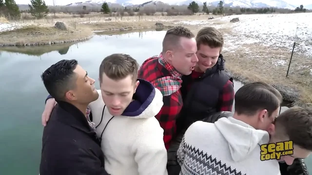 Sean Cody - bir kış vahası bu grup sekste altı adam için sigara içen ateşli bir oyun alanı oluyor