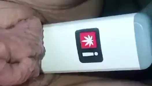 Ateşli kızıl saçlı kız amından dabs kalem içiyor ve boşalıyor