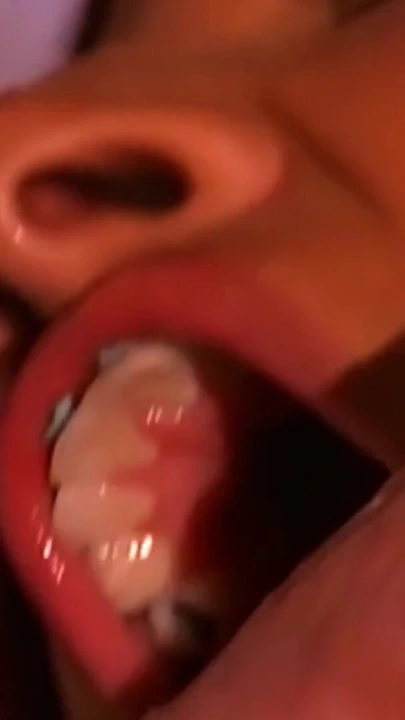 Heyecanlı an "Yaşlı adam yardımcı olur dışarı bir muhteşem dik milf ile anal seks arasında ona rüyalar"