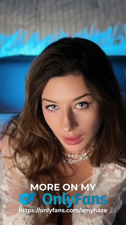 Tatlı hatun mic yarağını pompalıyor