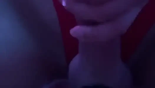 işten eve döner dönmez, penisimle ilgilenmesini istiyorum