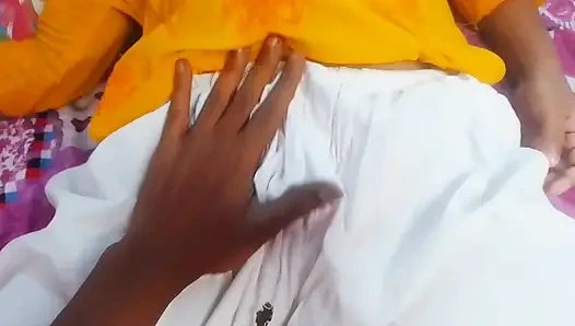 Üvey kız kardeşim taze zihnimi sikiyor