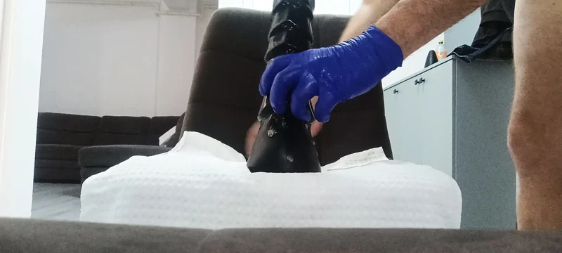 Parazit sulu deliğe giriyor ve sertçe içine nüfuz ediyor!