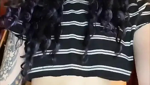 Gotik sürtük odana boşalır ve seni şipşoz için kullanır