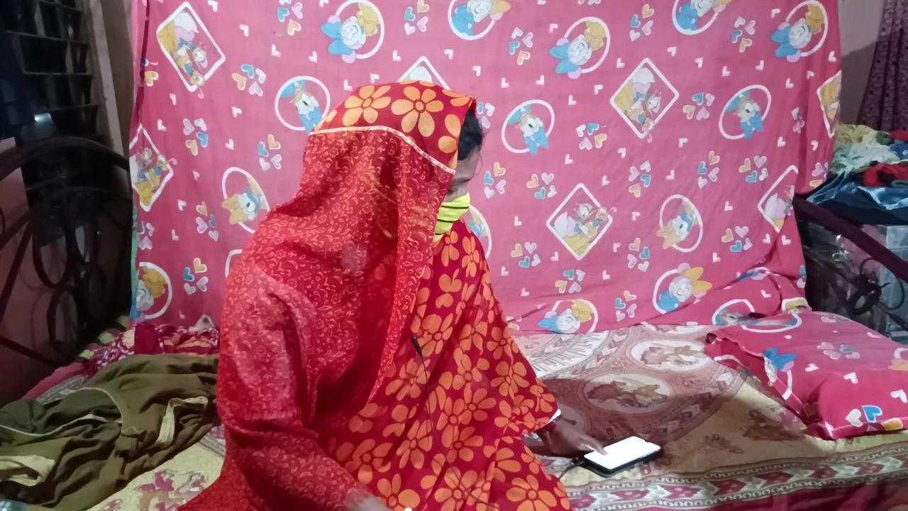 सास को दामाद द्वारा चोदा जाता है, क्योंकि उसकी बेटी 7 दिनों तक संभोग के लिए उपलब्ध नहीं है।