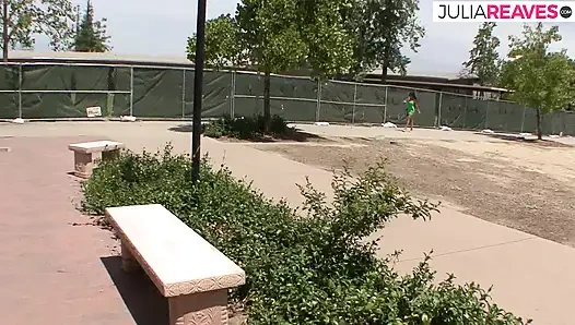 Seksi kız emdikten sonra canavar yarağa biniyor