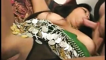 Muhteşem Hint fahişe ile bir harika göt gets becerdin tarafından bir beyaz adam